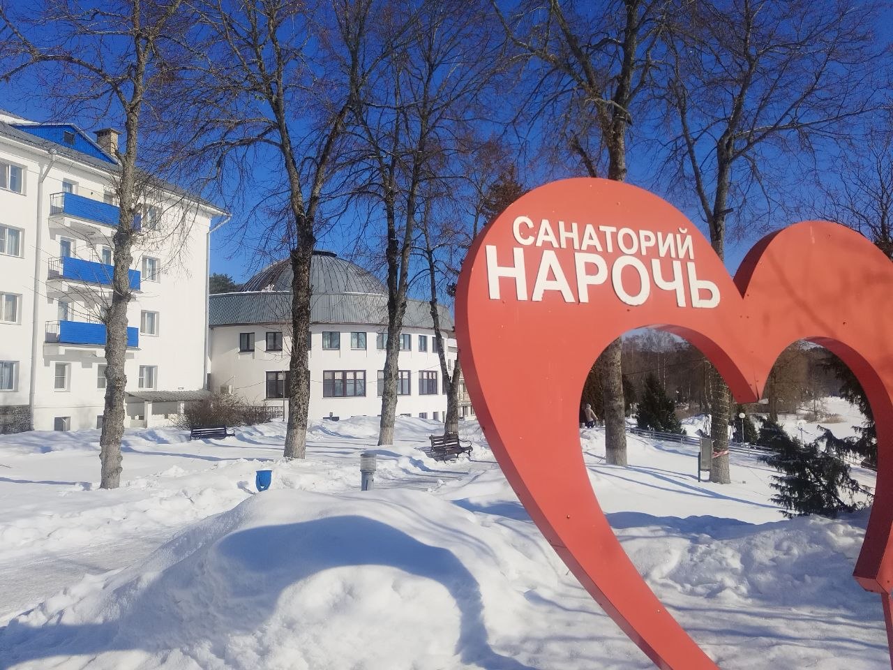 Новогодняя ночь в санатории «Нарочь»: банкет и живая музыка — фото: Нарачанская зара